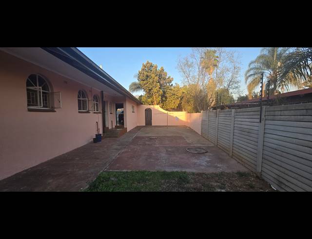 4 BEDROOM FREESTANDING FOR SALE IN FAUNA PARK